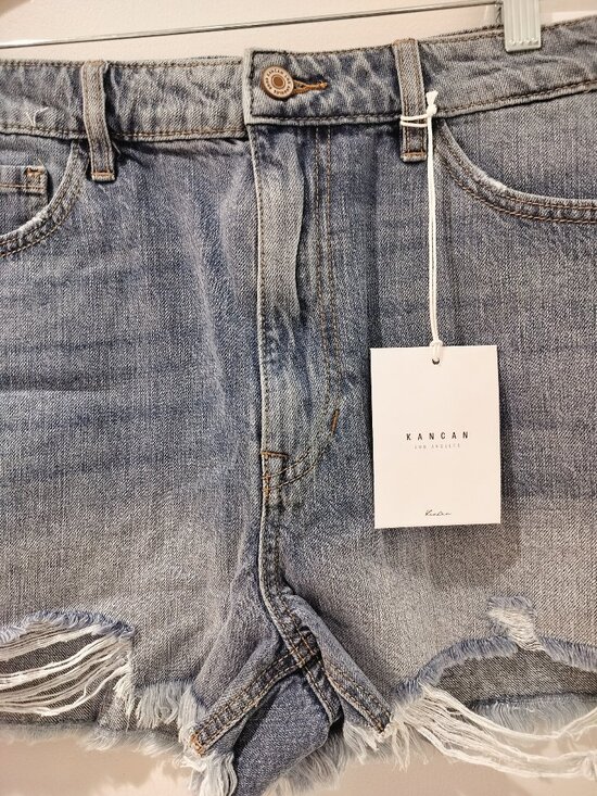 KanCan High Rise Distressed Denim Shorts Size 13/30 Light Wash Frayed Hem NWT * - Picture 2 of 10